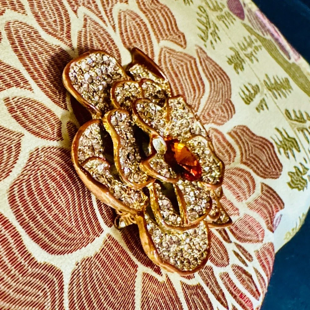 Vtg Sew Few-Handmade Gold clutch with beautiful floral 3D brooch.Magnet closure.